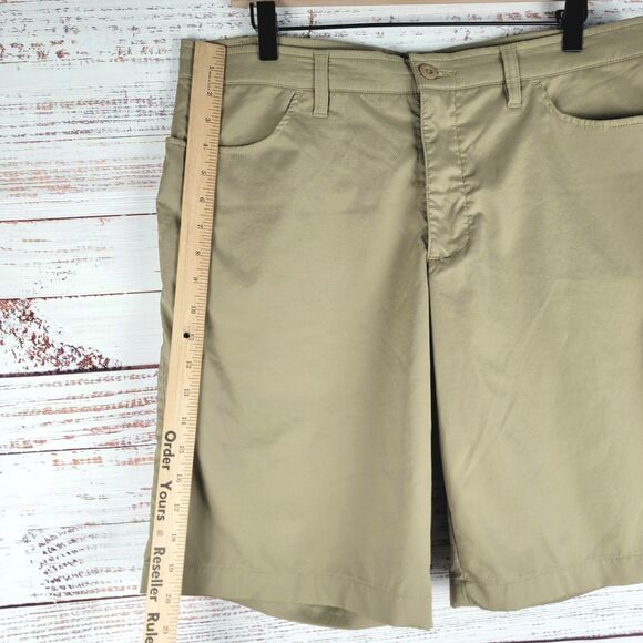 Under Armour Mens Sz 34 Golf Shorts HeatGear Loose Tan Flat Athletic 11" INS - Picture 2 of 10